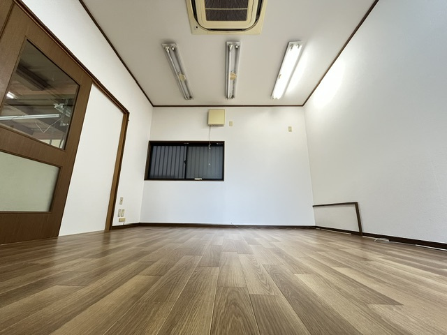 若松町戸建の洋室