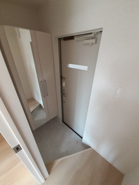 サン　シェイド　レジデンスの玄関