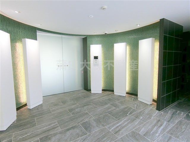 アジールコート蒲田のエントランス|防犯カメラTVモニター付オートロック宅配BOXメールBOX管理人室　エントランス　