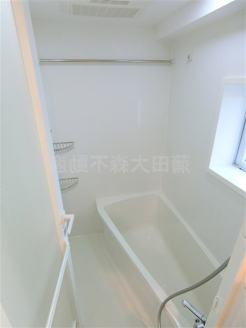 アジールコート蒲田の浴室|窓と浴室乾燥機付きのお風呂　バスルーム