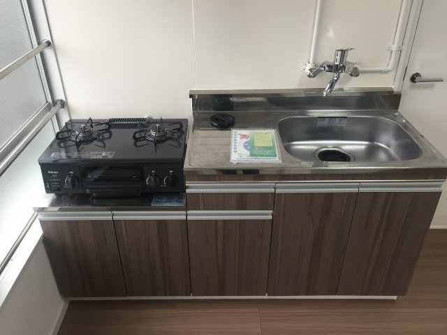 ユーコート国立のキッチン|コンパクトなキッチンで掃除もラクラク