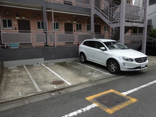 ソレイユ学芸大学の駐車場