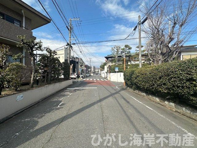 藤沢市本鵠沼２丁目　売地　全４区画の前面道路含む現地写真|3月20日撮影　造成工事前　現地外観
