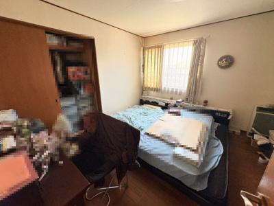 【寝室】 | 【玄関吹抜】泉台２丁目　戸建て | 落ち着いた色調の寝室です