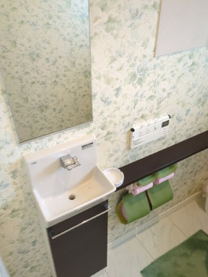 【トイレ】 | 東金市菱沼　中古戸建 | 落ち着いた色調のトイレです
