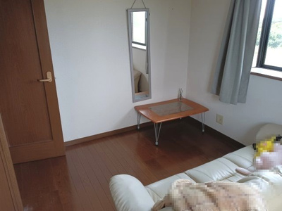 【洋室】 | 九十九里町下貝塚　中古戸建 | 落ち着いた色調の洋室です