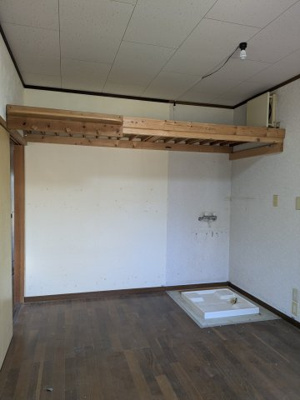 【洋室】 | 山武市松ケ谷ロ　平屋中古戸建 | 落ち着いた色調の洋室です