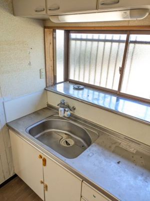 【キッチン】 | 山武市松ケ谷ロ　平屋中古戸建 | コンパクトなキッチンで掃除もラクラク