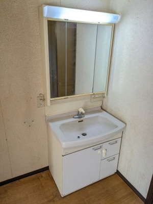 【独立洗面台】 | 山武市松ケ谷ロ　平屋中古戸建 | 独立洗面台あり、毎朝おしゃれに忙しい女性の方におすすめです