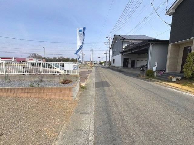 上里町七本木　中古1750の前面道路含む現地写真