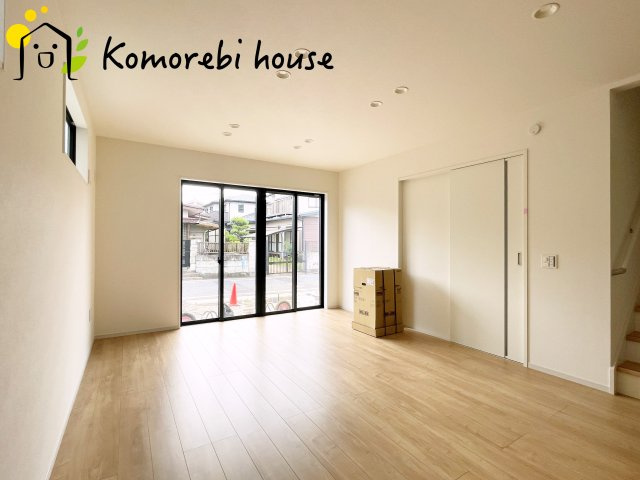 さいたま市北区土呂町　21期　新築一戸建て　グレース　03の居間・リビング|ゆったりとした居間です