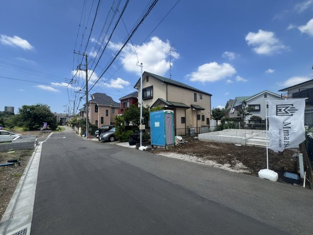 町田市金森2期の前面道路含む現地写真