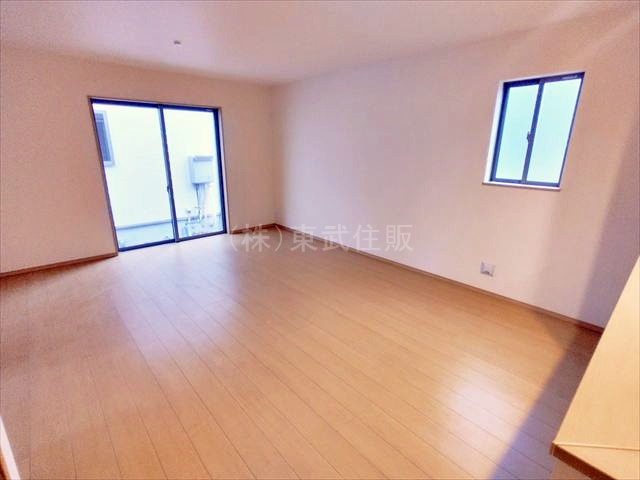 【居間・リビング】 | ふじみ野市亀久保３丁目　全５棟　D号棟 | 日当たりの良いリビングダイニングです