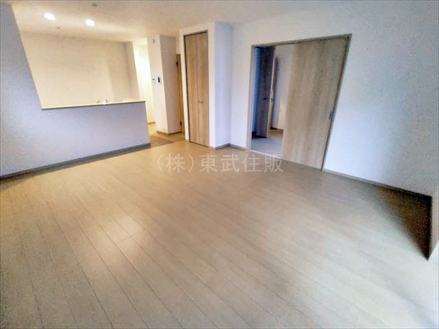 【居間・リビング】 | ふじみ野市亀久保３丁目　全５棟　D号棟 | ご家族が集まるリビングは18.25帖の広さです