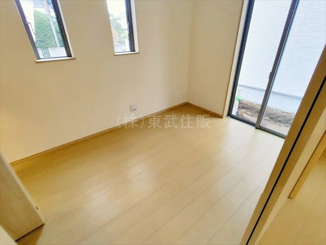 【洋室】 | ふじみ野市亀久保３丁目　全５棟　D号棟 | 1階東側4.87帖洋室　キッズルームやお昼寝スペースにいかがでしょうか