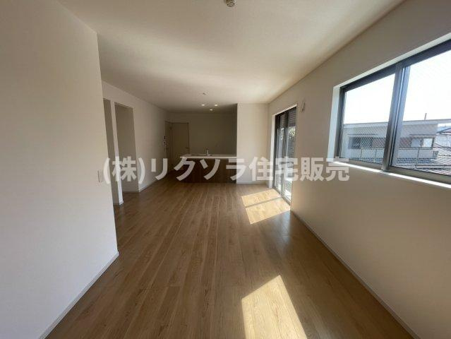 成田東町　新築一戸建てのダイニング|LDK18.25帖
■物件内覧・資金計画相談・住宅ローン相談、リフォーム相談、お問合せ受付中■
※当日・翌日のご内覧、ご相談はお電話でのお問合せがスムーズです！