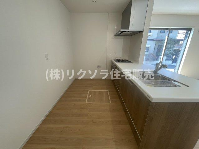 成田東町　新築一戸建てのキッチン|LDK18.25帖
■物件内覧・資金計画相談・住宅ローン相談、リフォーム相談、お問合せ受付中■
※当日・翌日のご内覧、ご相談はお電話でのお問合せがスムーズです！