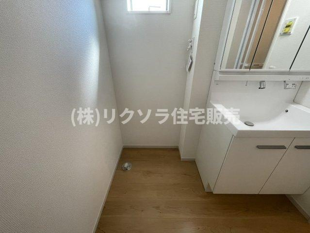成田東町　新築一戸建てのランドリースペース|ドラム式も設置可能
■物件内覧・資金計画相談・住宅ローン相談、リフォーム相談、お問合せ受付中■
※当日・翌日のご内覧、ご相談はお電話でのお問合せがスムーズです！