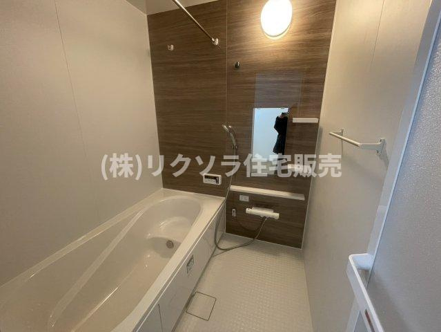 成田東町　新築一戸建ての浴室|浴室乾燥機付き
■物件内覧・資金計画相談・住宅ローン相談、リフォーム相談、お問合せ受付中■
※当日・翌日のご内覧、ご相談はお電話でのお問合せがスムーズです！