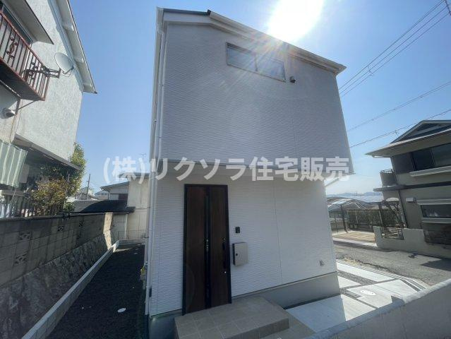 成田東町　新築一戸建ての外観|新しい生活にいかがでしょうか？外観はお住まいの顔になります。こだわりたいポイントですね。外壁塗装や屋根塗装のご相談も承っております。
■現地内覧・資金計画相談・住宅ローン相談もお問合せ受付中■