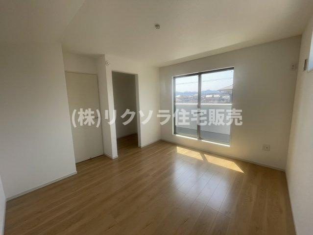 成田東町　新築一戸建ての内装|洋室7.25帖
■物件内覧・資金計画相談・住宅ローン相談、リフォーム相談、お問合せ受付中■
※当日・翌日のご内覧、ご相談はお電話でのお問合せがスムーズです！