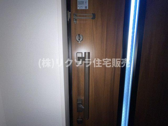 成田東町　新築一戸建ての防犯設備|ツーシリンダー錠
■物件内覧・資金計画相談・住宅ローン相談、リフォーム相談、お問合せ受付中■
※当日・翌日のご内覧、ご相談はお電話でのお問合せがスムーズです！