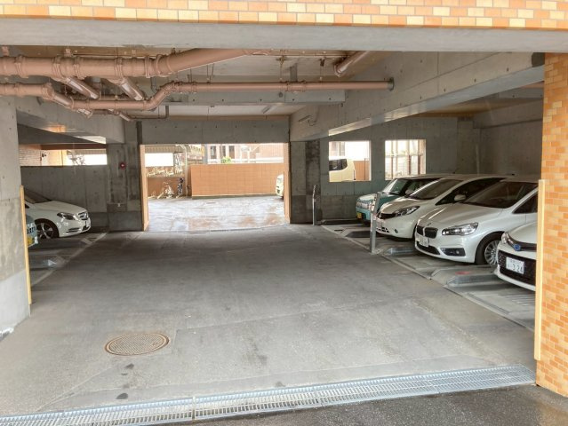 ダイアパレス東雲の駐車場