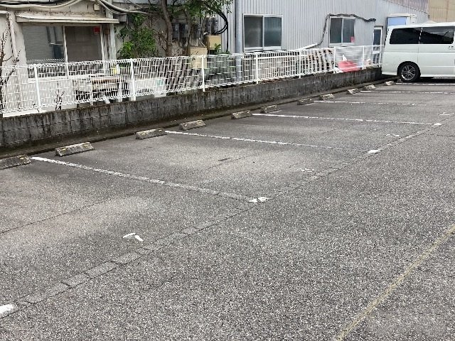 【駐車場】
