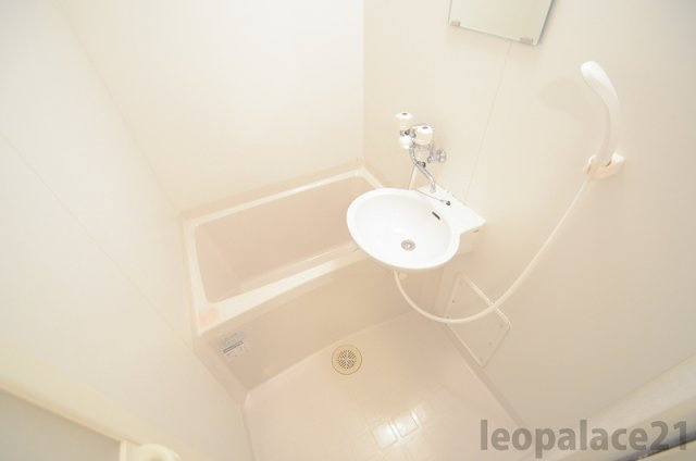 【浴室】 | 設備・仕様は号室により異なる為、現況を優先致します。