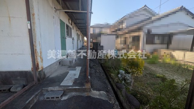 ６６４７４　岐阜市鏡島中一丁目売アパ－トの外観