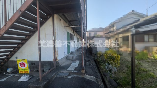 ６６４７４　岐阜市鏡島中一丁目売アパ－トの外観