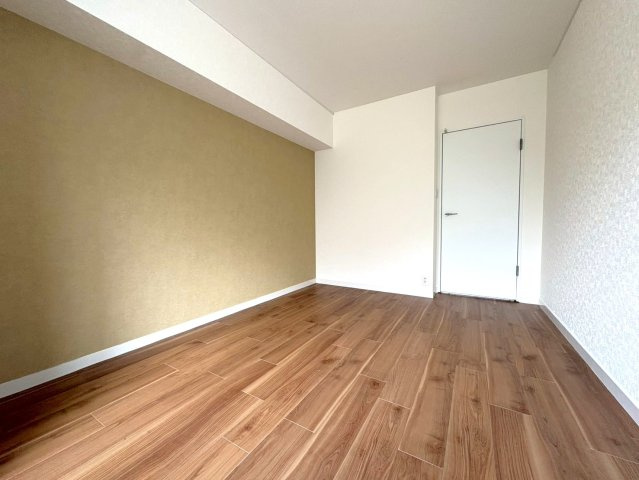 ◆リフォーム済み◆角住戸◆南西向き専用庭付き◆広々４LDK◆桂川ハイツ４号館の洋室|洋室