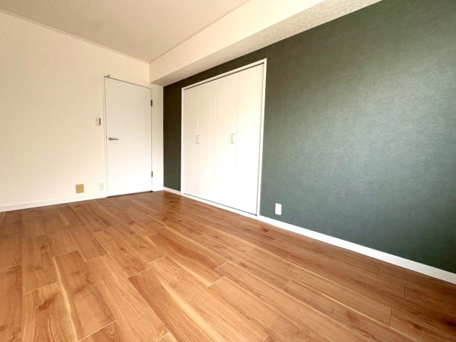 ◆リフォーム済み◆角住戸◆南西向き専用庭付き◆広々４LDK◆桂川ハイツ４号館の洋室|洋室