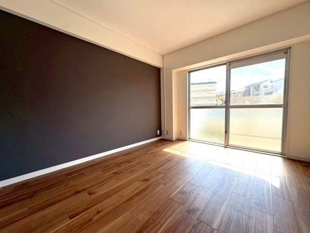 ◆リフォーム済み◆角住戸◆南西向き専用庭付き◆広々４LDK◆桂川ハイツ４号館の洋室|洋室