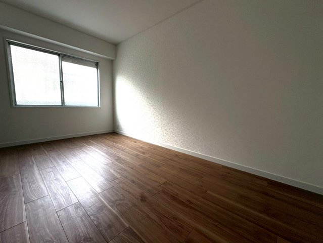 ◆リフォーム済み◆角住戸◆南西向き専用庭付き◆広々４LDK◆桂川ハイツ４号館の洋室|洋室