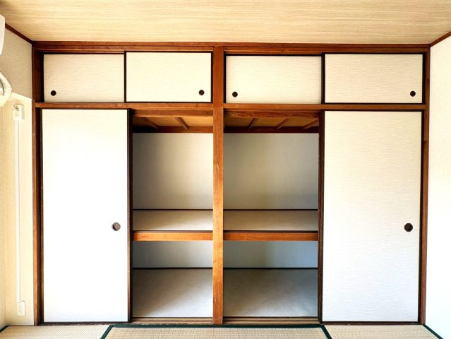 ◆リフォーム済み◆角住戸◆南西向き専用庭付き◆広々４LDK◆桂川ハイツ４号館の和室|和室　押入