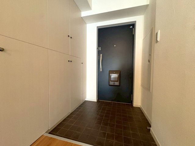◆リフォーム済み◆角住戸◆南西向き専用庭付き◆広々４LDK◆桂川ハイツ４号館の玄関|玄関