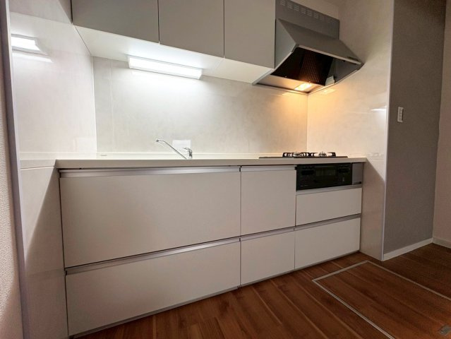 ◆リフォーム済み◆角住戸◆南西向き専用庭付き◆広々４LDK◆桂川ハイツ４号館のキッチン|キッチン