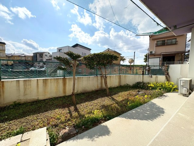 ◆リフォーム済み◆角住戸◆南西向き専用庭付き◆広々４LDK◆桂川ハイツ４号館の庭|専用庭