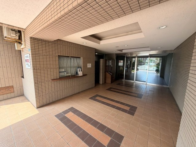 ☆選べる家具プレゼント☆サーパス古三津のエントランス