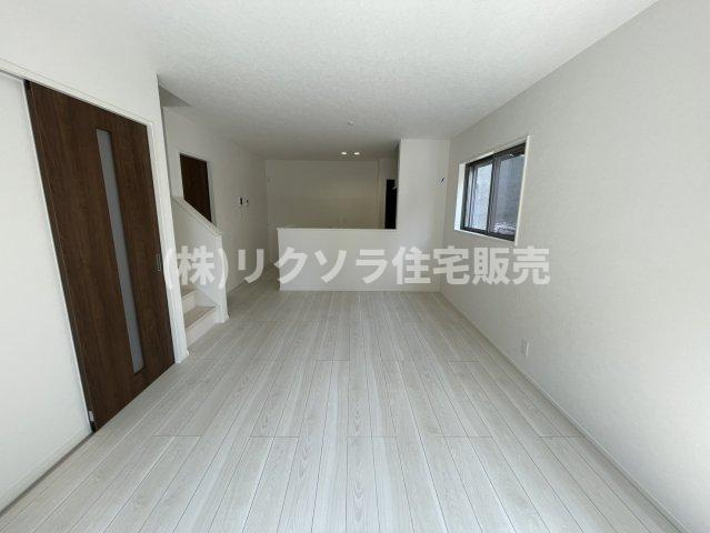 高柳5丁目　新築一戸建てのダイニング|LDK14.7帖
■物件内覧・資金計画相談・住宅ローン相談、リフォーム相談、お問合せ受付中■
※当日・翌日のご内覧、ご相談はお電話でのお問合せがスムーズです！