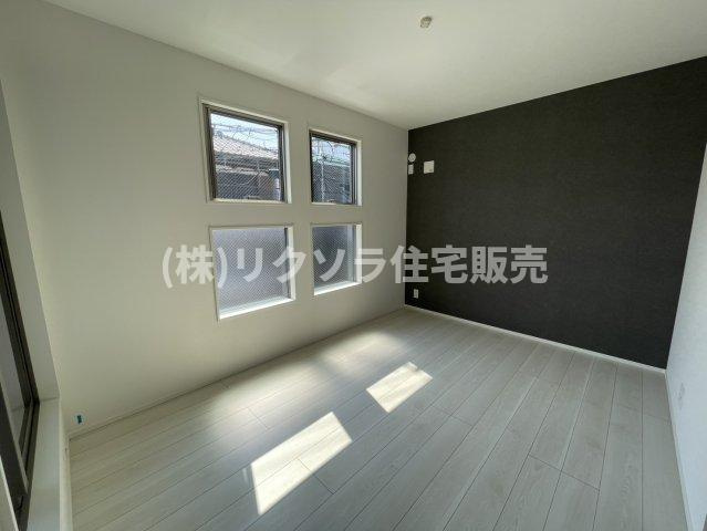 高柳5丁目　新築一戸建ての寝室|洋室6.7帖
■物件内覧・資金計画相談・住宅ローン相談、リフォーム相談、お問合せ受付中■
※当日・翌日のご内覧、ご相談はお電話でのお問合せがスムーズです！