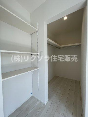 高柳5丁目　新築一戸建ての収納|可動棚付き
■物件内覧・資金計画相談・住宅ローン相談、リフォーム相談、お問合せ受付中■
※当日・翌日のご内覧、ご相談はお電話でのお問合せがスムーズです！