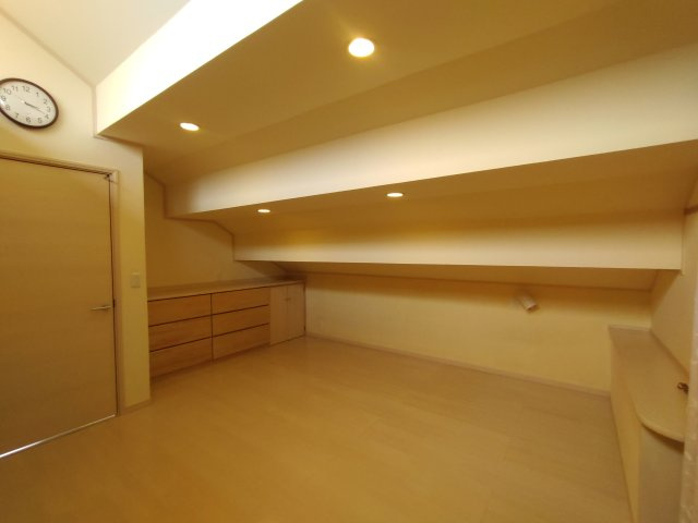 野田様貸家の洋室