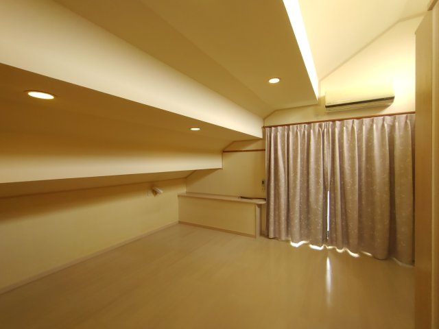 野田様貸家の洋室