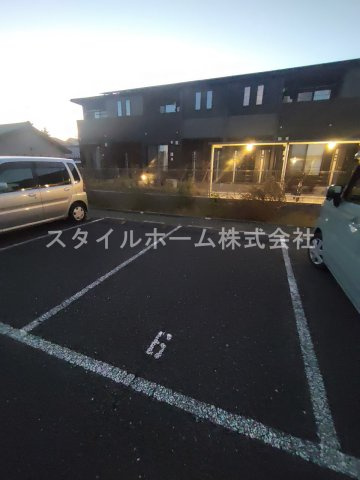 Mh-Arc三蔵子の駐車場|※別部屋写真(反転)