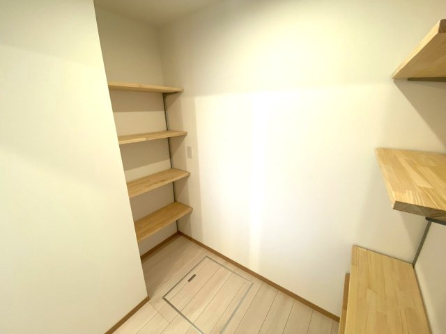 見附市葛巻2丁目戸建の収納