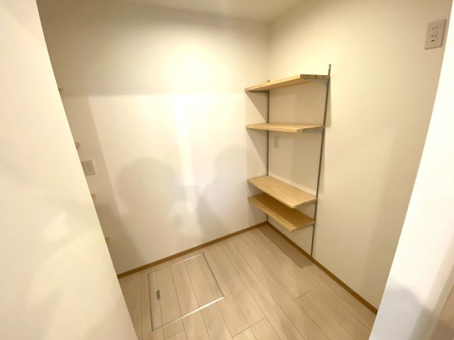 見附市葛巻2丁目戸建の収納