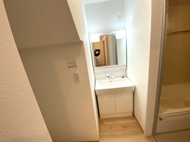 見附市葛巻2丁目戸建の洗面所