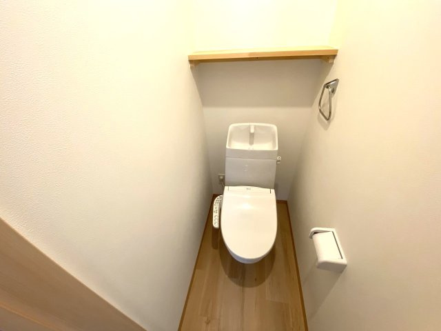 見附市葛巻2丁目戸建のトイレ